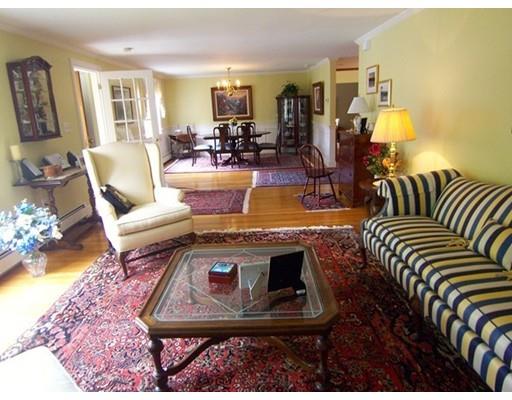 24 Hewitt St, Marblehead, MA 01945 photo 3