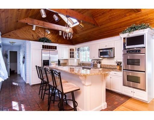 16 Bubbling Brook Rd, Walpole, MA 02081 photo 7