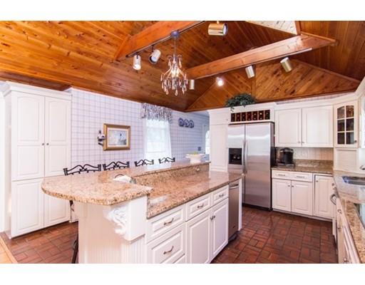 16 Bubbling Brook Rd, Walpole, MA 02081 photo 8