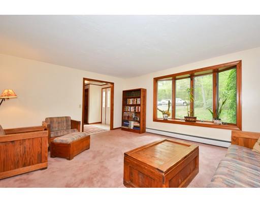 5 Leone Ln, Mendon, MA 01756 photo 9