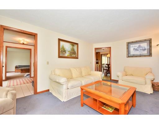 5 Leone Ln, Mendon, MA 01756 photo 3