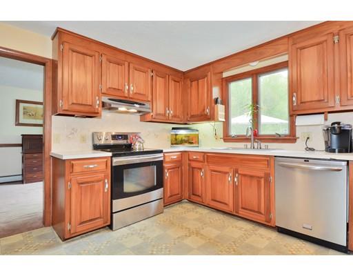 5 Leone Ln, Mendon, MA 01756 photo 6