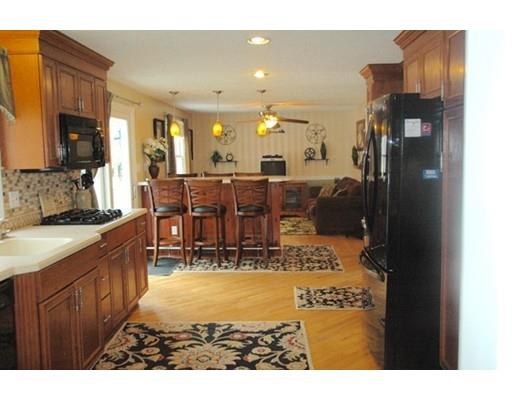 47 Hitching Post Dr, Walpole, MA 02081 photo 4
