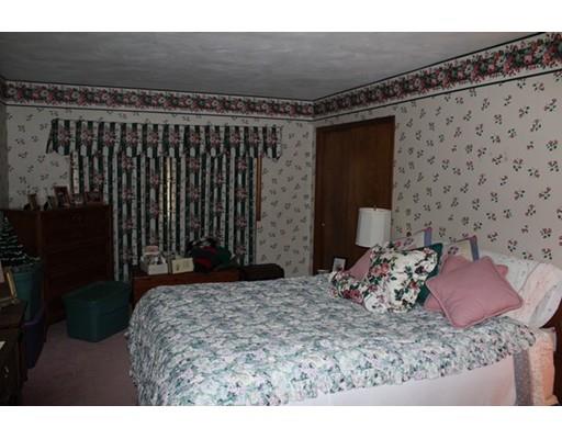 898 Bradley Rd, Springfield, MA 01109 photo 6