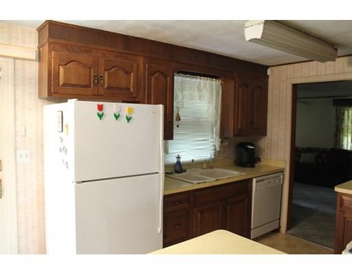 898 Bradley Rd, Springfield, MA 01109 photo 3