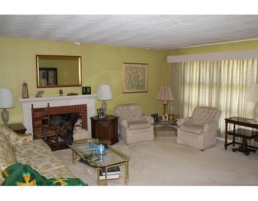 898 Bradley Rd, Springfield, MA 01109 photo 10