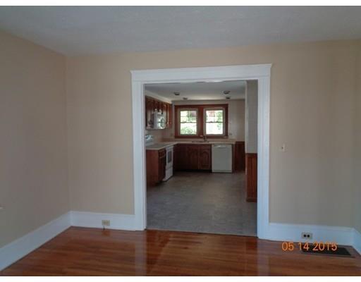35 Sherbrook Ave, Worcester, MA 01604 photo 3