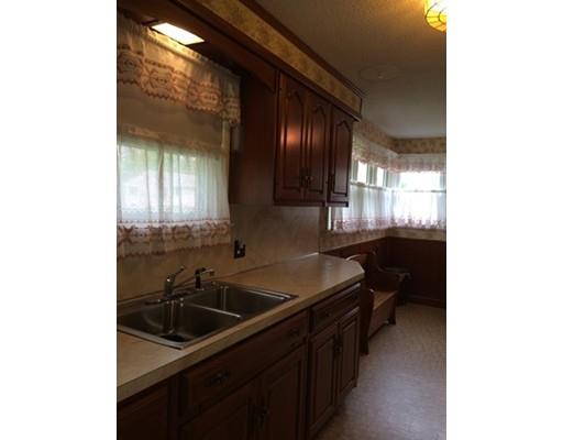 95 Macomber Ave, Springfield, MA 01119 photo 3