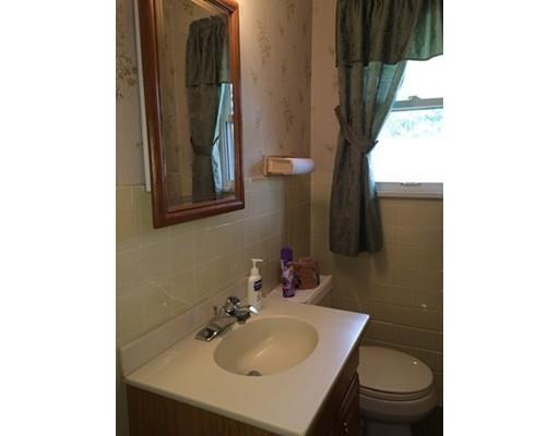 95 Macomber Ave, Springfield, MA 01119 photo 11