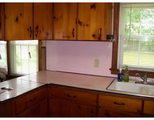 79 Canton St, Springfield, MA 01104 photo 2