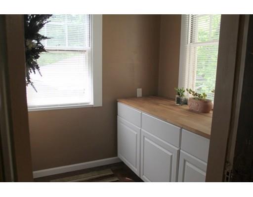 22 Weaver Rd, Springfield, MA 01107 photo 9