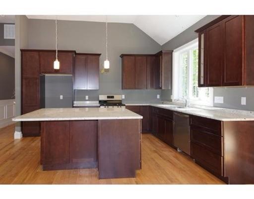 703 Salisbury St, Worcester, MA 01609 photo 6