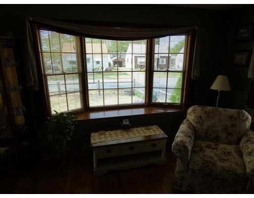 33 Tyrone St, Springfield, MA 01104 photo 9