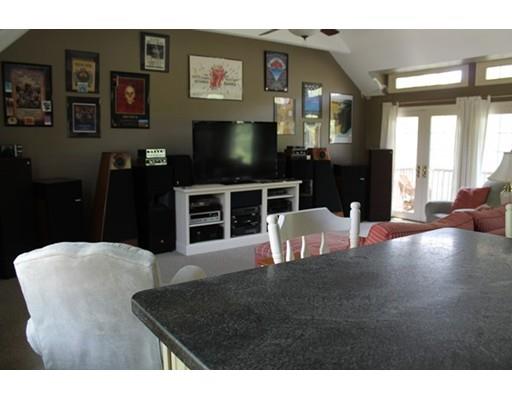 2 Fiske Ave, Upton, MA 01568 photo 14