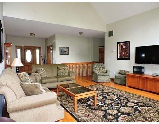 49 Clover St, Chicopee, MA 01013 photo 9