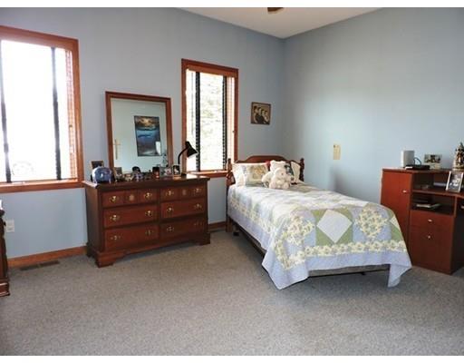 49 Clover St, Chicopee, MA 01013 photo 17