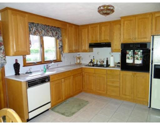 6 Sunset Dr, Saugus, MA 01906 photo 3