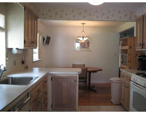 158 Edgewater Dr, Framingham, MA 01702 photo 4