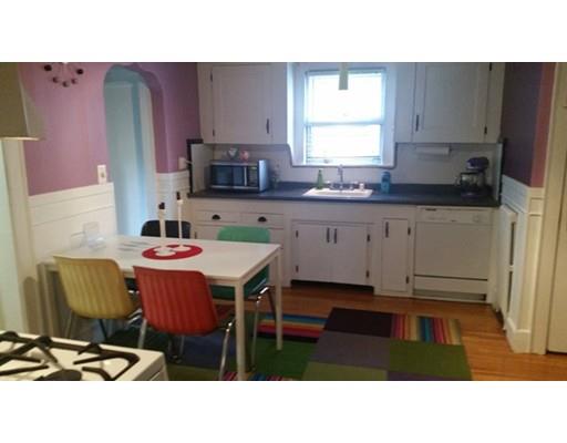 116 Wayne St, Springfield, MA 01118 photo 8