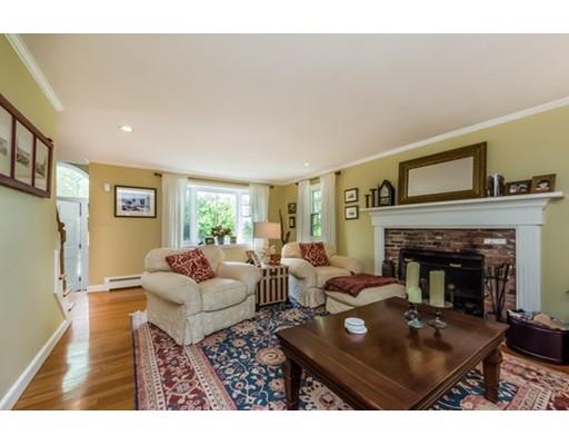 32 Flint St, Marblehead, MA 01945 photo 3