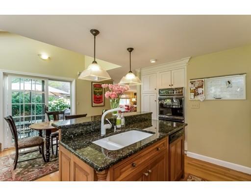 32 Flint St, Marblehead, MA 01945 photo 8