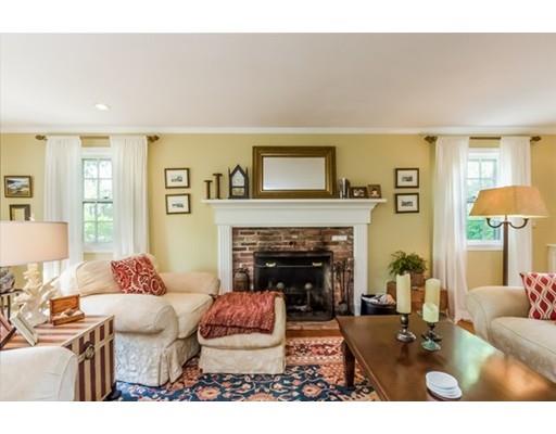32 Flint St, Marblehead, MA 01945 photo 2