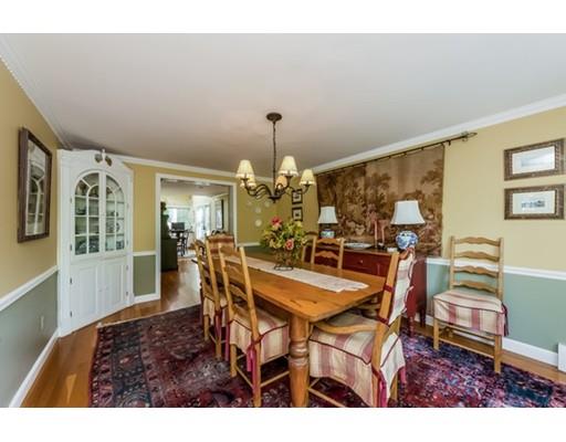 32 Flint St, Marblehead, MA 01945 photo 4