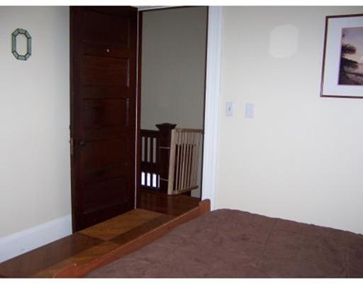 484 White St, Springfield, MA 01108 photo 11
