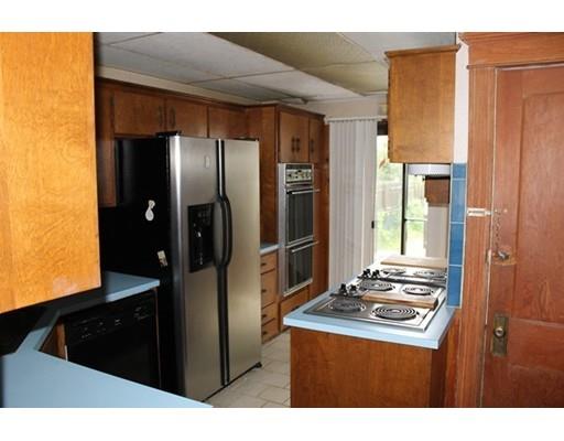 24 Meredith St, Springfield, MA 01108 photo 7