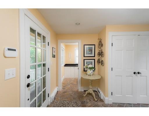 48 Cottage St, Hingham, MA 02043 photo 4