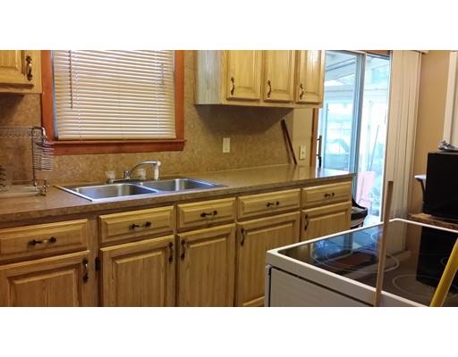 158 Cherokee Dr, Springfield, MA 01109 photo 4