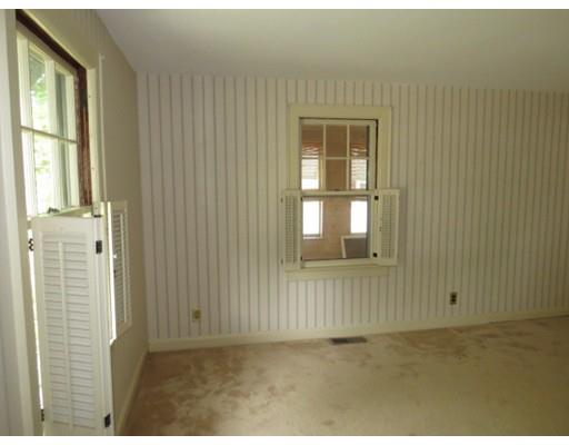 204 Windemere St, Springfield, MA 01104 photo 6