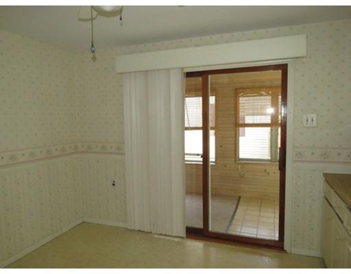 204 Windemere St, Springfield, MA 01104 photo 11
