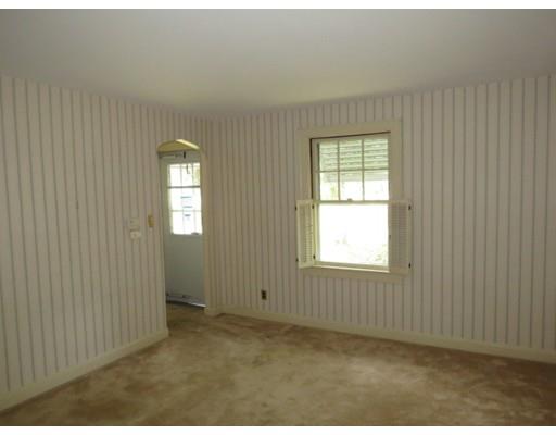 204 Windemere St, Springfield, MA 01104 photo 8