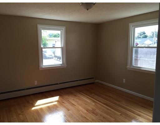 14 Bardon St, Chicopee, MA 01020 photo 9