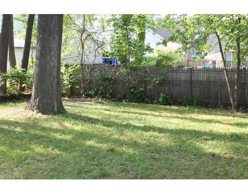 14 Brooks St, Springfield, MA 01109 photo 3