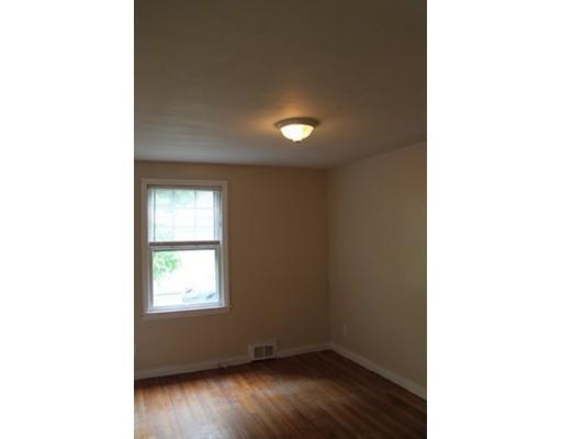 14 Brooks St, Springfield, MA 01109 photo 9