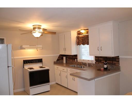 14 Brooks St, Springfield, MA 01109 photo 4