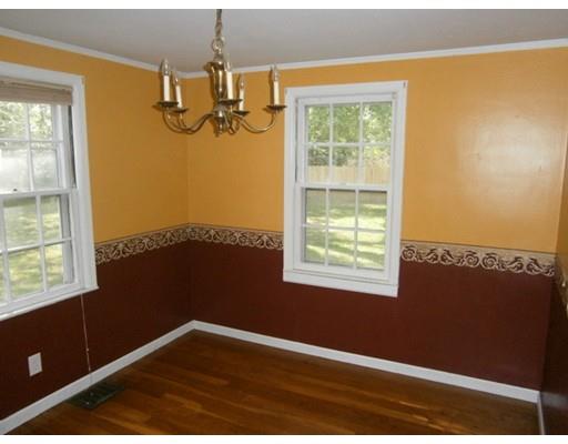81 Donbray Rd, Springfield, MA 01119 photo 5