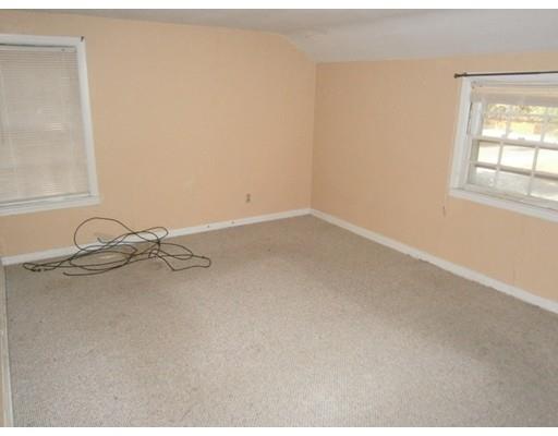 81 Donbray Rd, Springfield, MA 01119 photo 3