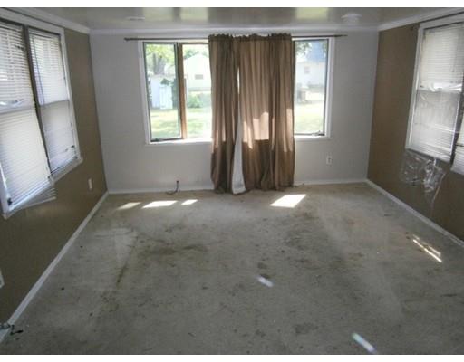 81 Donbray Rd, Springfield, MA 01119 photo 6