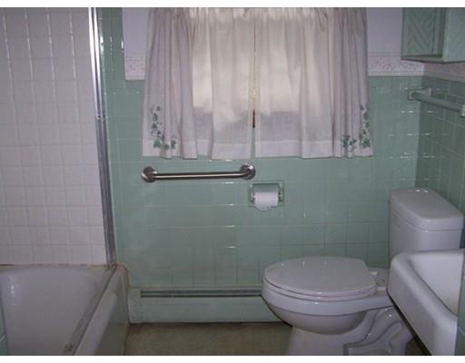 2 Wayne Ct, Holyoke, MA 01040 photo 12