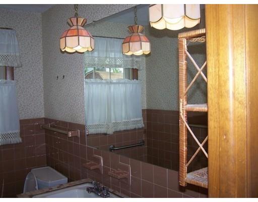 2 Wayne Ct, Holyoke, MA 01040 photo 9