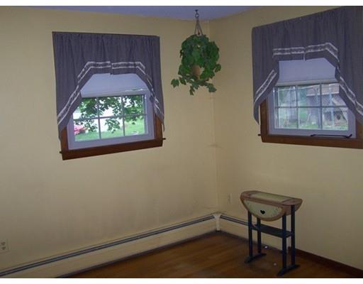 2 Wayne Ct, Holyoke, MA 01040 photo 10