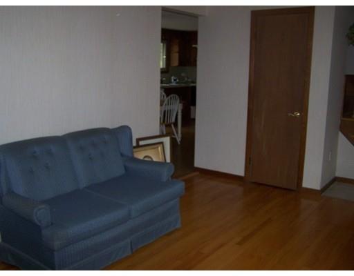 2 Wayne Ct, Holyoke, MA 01040 photo 3