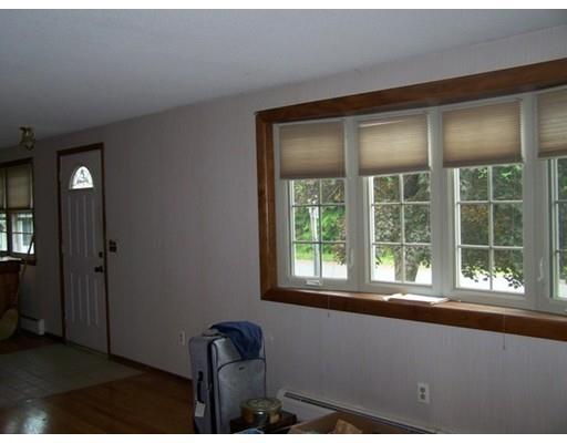 2 Wayne Ct, Holyoke, MA 01040 photo 4