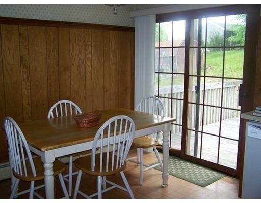 2 Wayne Ct, Holyoke, MA 01040 photo 6