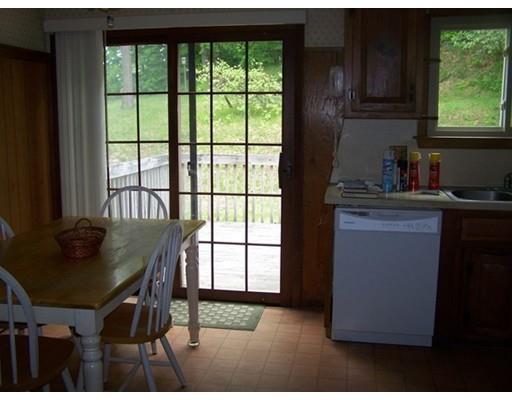 2 Wayne Ct, Holyoke, MA 01040 photo 7