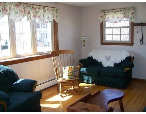2 Wayne Ct, Holyoke, MA 01040 photo 2