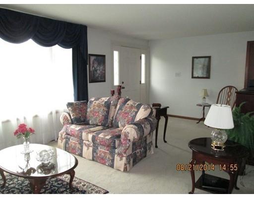 46 Nutmeg Cir, Chicopee, MA 01020 photo 4